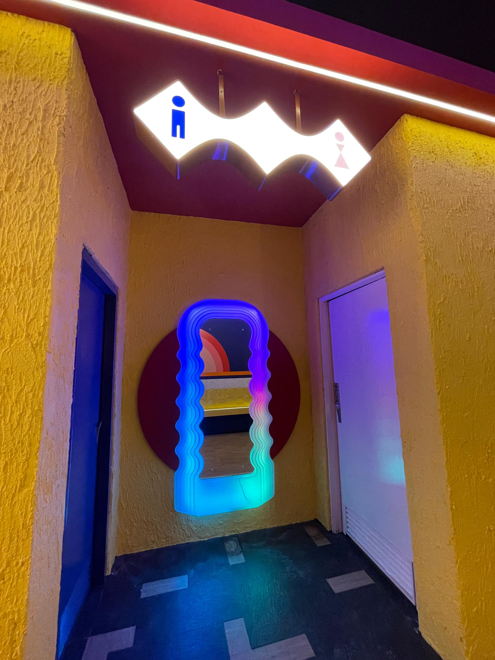 courtyard ss15, pj Loud Speaker