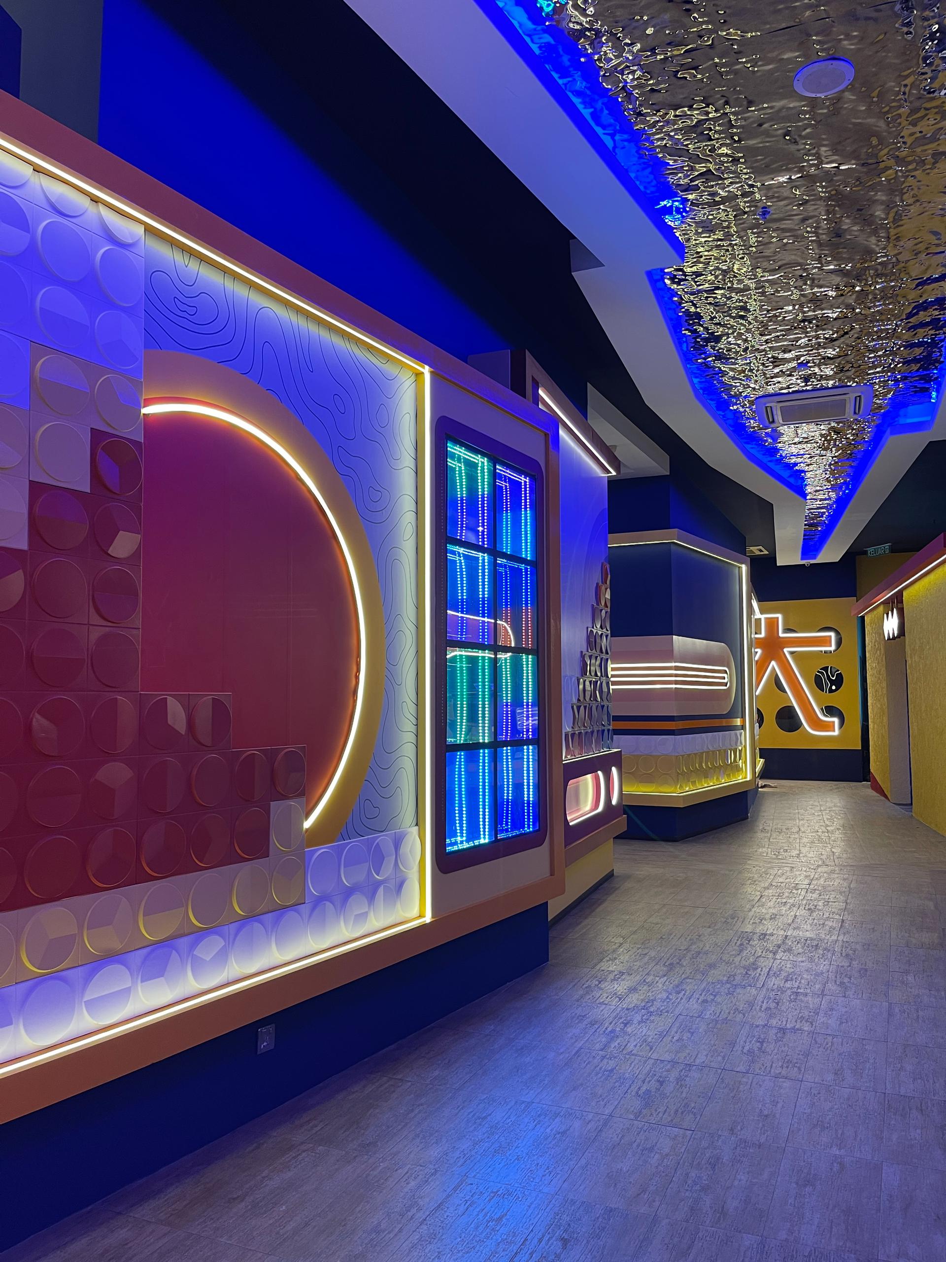 courtyard ss15, pj Loud Speaker